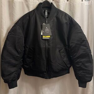 Lululemon Reversible 600-Down-Fill Bomber Jacket (Medium)